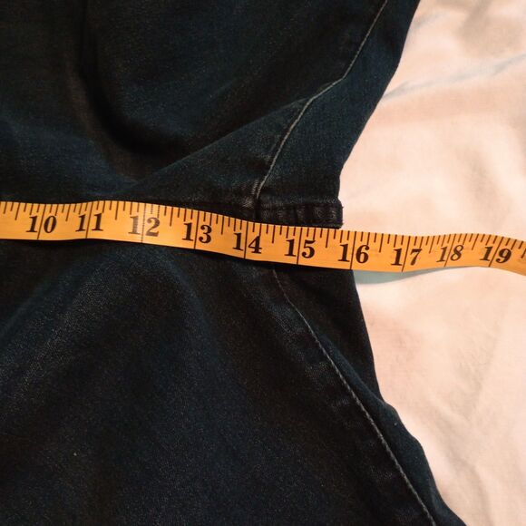 Catherine's Right Fit Moderately Curvy 28WP Plussize Jeans. Med Wash Whiskering - Picture 6 of 7